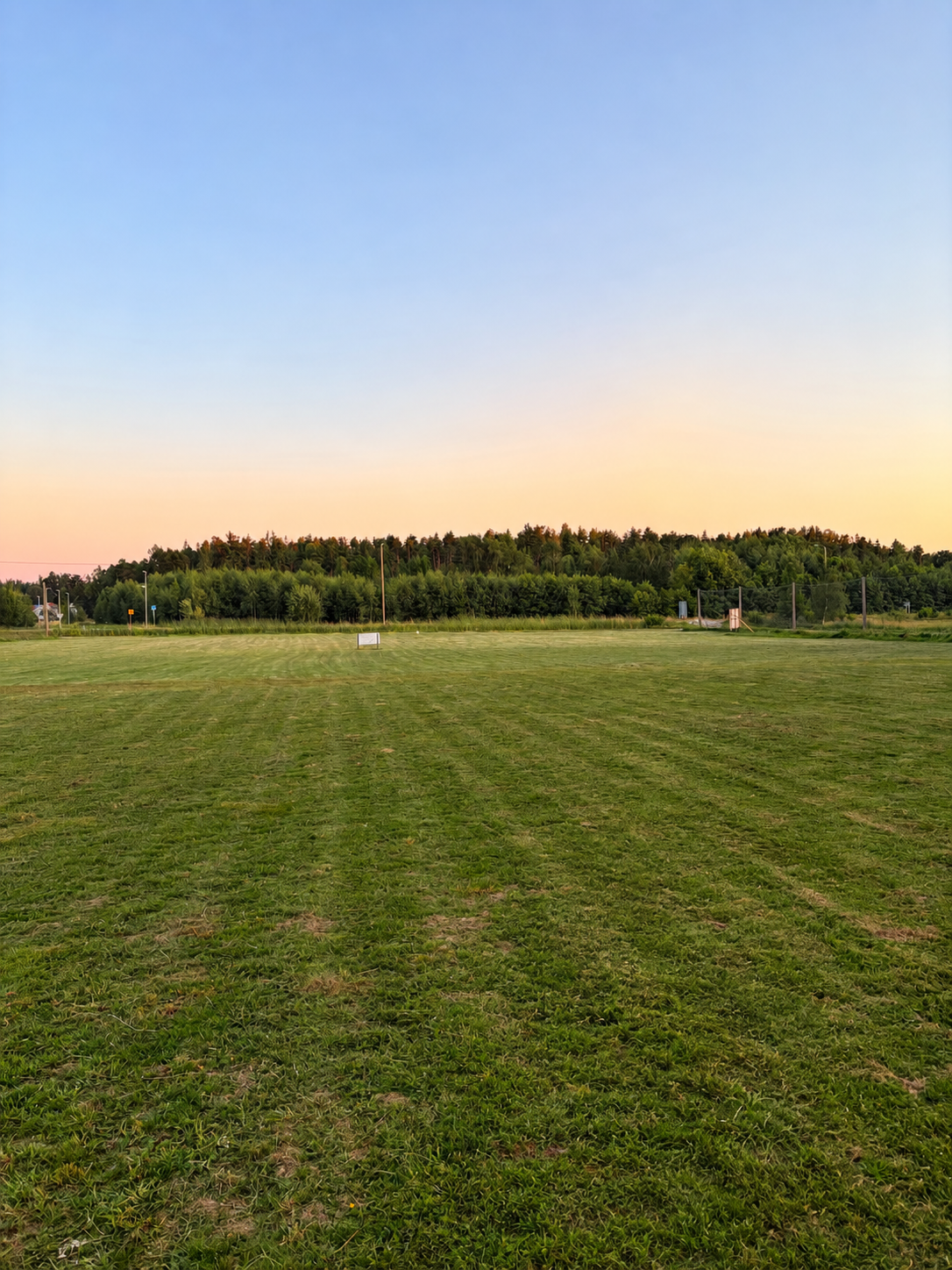 Golfrangen på Nagu Golf Range i kvällsljus